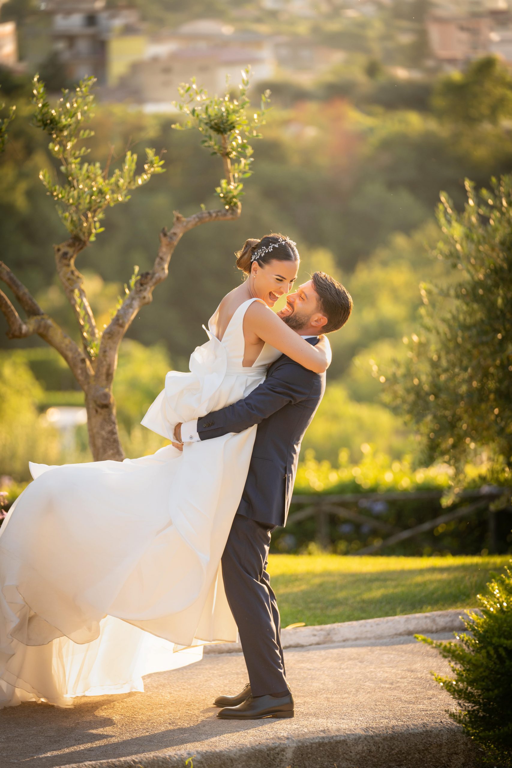 Cerimonia a Napoli: Momenti solenni e significativi durante il matrimonio.